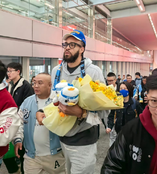 KAIYUN SPORTS-北京男篮官方：麦基正式抵京将穿0号 搭档周琦组超级双塔冲冠